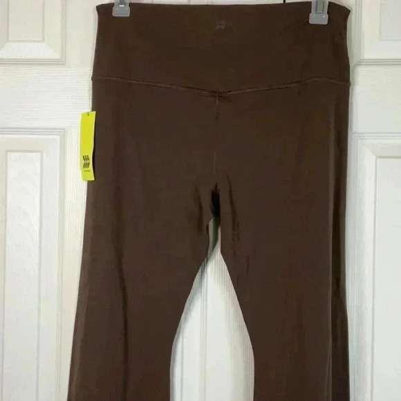 All in Motion Soft Ultra High-Rise Flare
Leggings - Dark Brown Size 1X - Picture 8 of 10